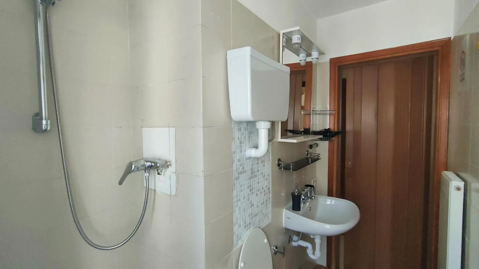 Homestay Affascinante Mansarda Nel Cuore Di Brunate