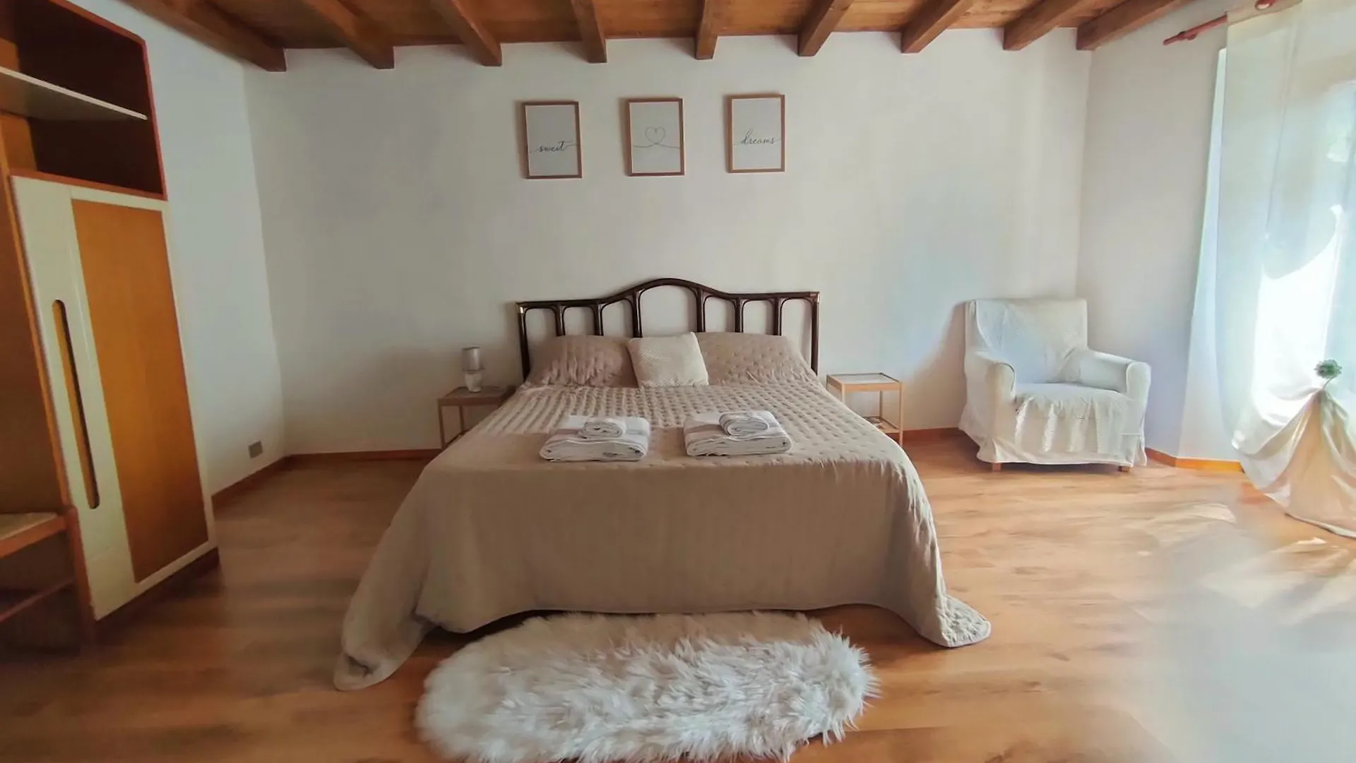 Homestay Affascinante Mansarda Nel Cuore Di Brunate Italy