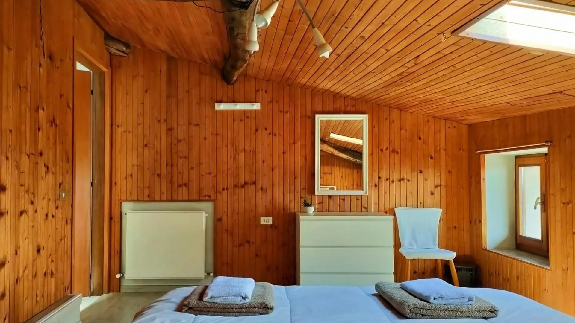 Affascinante Mansarda Nel Cuore Di Brunate Homestay