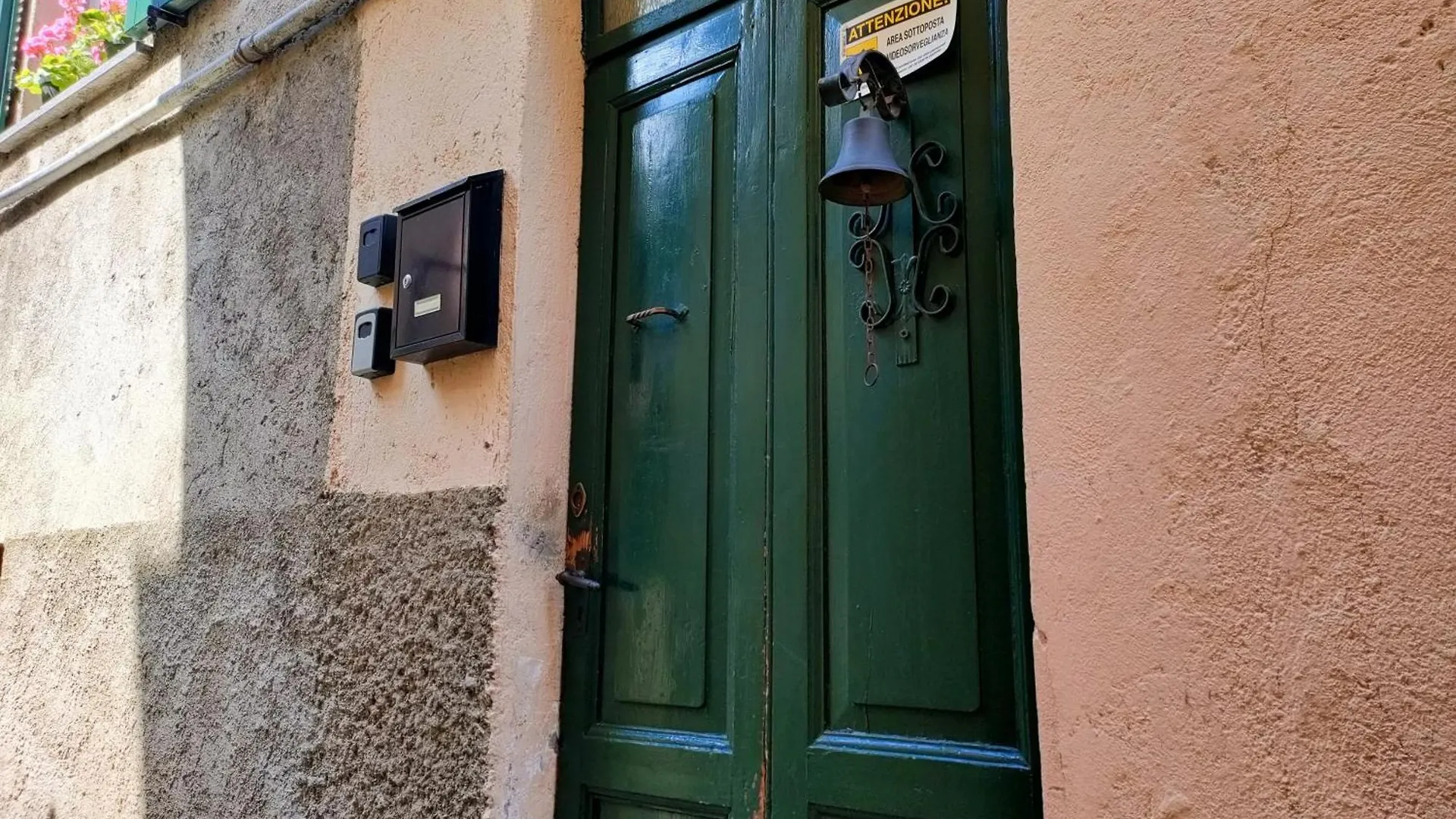 Homestay Affascinante Mansarda Nel Cuore Di Brunate